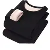 Conjunto de ropa interior térmica de invierno para hombre con forro polar y cuello medio alto, diseñado para abrigar y proteger del frío, adecuado para usar en capas bajo la ropa de otoño.