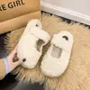 Calzado de exterior, de suela gruesa, forrado de felpa, estilo media pantufla, zapatos peludos para mujer, cálidos y acogedores para otoño e invierno, zapatos de algodón fáciles de poner
