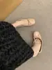 Sapatilhas Vermelhas Estilo Francês com Salto Escondido para Uso Externo, Novos Sapatos de Salto Baixo com Laço Pequeno para Mulheres Primavera/Verão 2025