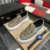 Huajia Quatro Estações Versátil Couro de Vaca Viscose Calçados em estoque Preto Couro Genuíno Cano Baixo Bico Redondo Colorblock Diário Sapatos Plataforma