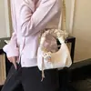 Bolsa de Mão com Corrente para Mulheres Nova Moda Primavera/Verão 2026 Versátil Bolsa de Ombro com Acabamento de Luxo para Uso Diário Bolsa Transversal para Mulheres