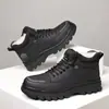 Novos sapatos masculinos de inverno em algodão e couro com forro de veludo, cano médio, sapatos de algodão casuais masculinos, antiderrapantes, quentes, botas Martin, sola macia, botas de neve