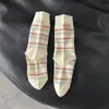 Calcetines de Mujer con Etiqueta de Tela a Rayas con Bloques de Color, Calcetines Casuales de Media Caña Estilo Universitario, Calcetines Holgados Versátiles, Calcetines Largos Deportivos al Mayoreo