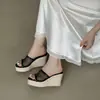Meia-calça Wedge 2025 Verão Sapatos Femininos Sandálias de Salto Alto com Recortes em Tela Bico Quadrado Sandálias de Palha com Solado Grosso Abertas Chinelos