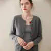 Nuevo cárdigan de cachemira con botones de corazón y cuello redondo para mujer, camisa base casual de lana suave, top versátil, abrigo de color liso