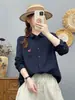 Coleção Outono 2026: Camisa de Algodão Bordada Longa Estilo Japonês Casual Artístico para um Look Jovem - Tops Femininos Atacado