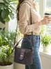 Bolsa de Mão Versátil Casual com Fecho de Cadeado Texturizado, Nova Moda Outono 2026, para Viagens Internacionais, Trabalho e Ombro/Transversal