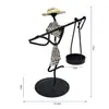 Candelabro de Hierro Vintage Adorno Pequeño Creativo para el Hogar Estilo Europeo Romántico Portavelas Accesorio de Sombrero de Paja Pastoral Decoración de Mesa