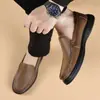 Zapatos de hombre de cuero genuino transfronterizos, nuevo estilo de otoño, zapatos de cuero casual de negocios para hombre, elegantes, versátiles, transpirables, slip-on para conducir