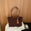 Novedad Otoño 2026 Bolso Tote de Hombro Único de Alto Valor, a la Moda, con Personalidad, Sensación Relajada, para Debajo del Brazo