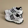 Tênis de solado grosso super populares estilo "dad shoes", para mulheres, novos sapatos casuais de outono 2026 para pessoas baixinhas, tênis de treino alemães esportivos com cadarço