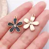 20 Estilos de Flor de Cerezo Negra con Goteo de Aceite Rosa Accesorios para Joyería DIY Aleación Collar Pulsera Colgante Llavero Transfronterizo