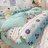 Novo Conjunto de Cama de Quatro Peças com Estampa de Algodão Bambu em Cor Fresca, Capa de Edredom Xadrez Macia e Amiga da Pele, Lençol, Roupa de Cama para Uso Estudantil e Doméstico