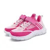 Sapatos infantis de verão com trama de mosca e combinação de cores para alunos do ensino fundamental e médio, tênis esportivos respiráveis para bebês, meninos e meninas, sapatos da moda