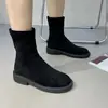 Novas Botas de Suede Stretch Slim Estilo Francês Outono/Inverno 2026 para Mulheres, Botas Martin com Solado Grosso, Botas Slip-On Retrô Que Fazem as Pernas Parecerem Finas
