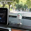 Adorno de Muñeco Gary con Resorte para Coche - Una decoración relajante para la pantalla de navegación, el tablero y el espejo retrovisor del coche