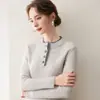 Bai Cai Rong Estilo Nuevo de Otoño Moda Juvenil Cálido Botón Cuello Redondo Casual Tejido de Punto Bloque de Color Suéter Capa Base