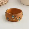 Pulseira redonda com rebite de flor em resina e madeira transfronteiriça europeia e americana, pulseira estilo vintage francês, joia com sensação de luxo leve e de alta qualidade
