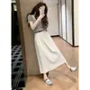 El Conjunto de Atuendo Más Hermoso y Moderno para Reducir la Edad del Verano 2026: Conjunto de Dos Piezas: Camiseta de Manga Corta a Rayas + Falda