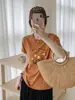 Top Casual Versátil de Algodón con Textura de Copo de Nieve para Mujer, Manga Corta, Manga Enrollable, Ropa para Mujer Shisanxing al por Mayor en Stock