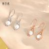 Original S925 Sterling Silver Wing Guardian Ear Hook Retro Simple Light Luxury Brincos de Pérolas de Água Doce Micro-incrustadas Brincos de Zircônia