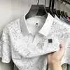 Camiseta tipo polo de manga corta con cuello en V para hombre, superventas en transmisión en vivo, adecuada para hombres jóvenes y de mediana edad, camiseta base estampada versátil casual, camiseta de hombre moderna y transpirable