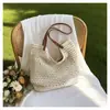 Oferta Especial por Tempo Limitado para Férias na Praia: Bolsa de Ombro de Palha Trançada com Aberturas Delicadas, Respirável e com Alça Exquisita de Contas de Madeira