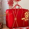 Conjunto de Quatro Peças para Casamento com Saco de Embalagem de Colcha de Casamento Vermelha Bolsa Festiva de Cetim Saco de Armazenamento de Dote de Casamento