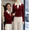 Suéter de punto estilo coreano con solapa suave, dos piezas falsas para mujer, otoño e invierno 2026, cuello en V ajustado, top suave y acogedor para el uso diario