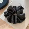 Elástico de Cabelo Cetim Perolado com Strass, Acessório de Coque Grande Que Faz o Rosto Parecer Menor, Ornamento de Cabelo Doce e Versátil