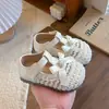 Novedades Primavera/Verano 2026 Zapatos de Malla Tejida Transpirables para Niñas Zapatos con Lazo de Perlas para Niñas Pequeñas Zapatos de Piel Sandalias Huecas