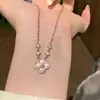 Collar de Concha Rosa y Trébol de Cuatro Hojas para Mujer Moda Nicho Lujo Accesible Diseño Cadena para Clavícula Elegante Cadena de Clavícula de Alta Gama Moderna