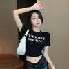 Top estampado de nicho com design de cor sólida estilo coreano, camisa cropped de manga curta com bloqueio de cores de verão com ombros acolchoados para mulheres