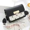Bolso Pequeño Cuadrado con Hilo Bordado Bolso Cruzado Bolso de Hombro 2025 Nuevo Estilo Mochila de Moda Versátil para Mujer