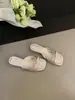 Primer Encuentro con las Sandalias de Hada Plateadas con Tacón de Cuña Estilo Francés de la Temporada, Nuevos Zapatos Bajos de Moda de Verano para Exteriores 2026