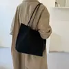 Bolsa casual grande de camurça retrô, nova coleção outono/inverno 2026, simples e versátil, bolsa de ombro moderna para o trabalho