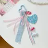 Colgante estilo coreano en rosa y azul con llavero de cinta en forma de corazón, amuleto de fresa acrílico femenino, cordón para mochilas y bolsas