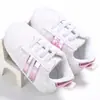 Sapatos de bebê primavera e outono 0-1 ano masculino e feminino bebê casuais esportivos sola macia sapatos de criança suporte de uma geração de cabelo