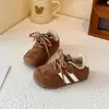 Zapatillas infantiles con forro polar 2026 nuevo modelo otoño e invierno, zapatillas de entrenamiento alemanas para niños, zapatos casuales para niños pequeños y medianos, zapatos casuales de doble capa de algodón para niñas