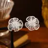 Pendientes de Flor Plegada Calados Estilo Palacio, Pendientes de Moda de Lujo Accesible de Alta Gama, Pendientes de Diseño Retro Personalizados