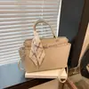 Bolso de Mano Retro de Gama Alta para Mujer 2025 Verano Nuevo de Moda Tendencia Bolso de Hombro para el Trabajo Bolso Tote de Gran Capacidad