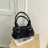 Bolso de mano con tachuelas estilo coreano, atrevido, inspirado en motocicletas para mujer, perfecto para otoño, con un look retro, chic y sofisticado, versátil como bolso de hombro o bolso tipo almohada