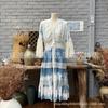 Liquidação: Vestido Longo Azul Tie-Dye com Manga Sino V-Neck Estilo Retro Artístico Dali Lijiang com Laços Criativos Culturais para Viagem