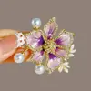 Broche de Flor Roxa para Mulheres, Alto Padrão, Luxo Acessível, Afunilamento de Cintura de Nicho, Fivela Anti-Exposição, Acessórios para Roupas, Acessórios de Corsage
