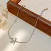 Pulsera de plata de ley S925 chapada en oro de 18k, flor de cinco pétalos calada, exquisita y sofisticada, joyería floral de diseño único
