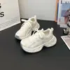 Sapatos Brancos de Velcro com Malha e Sola Grossa para Mulheres Verão Respiráveis Recortados Sapatilhas Casuais Tênis de Nicho Sapatos de Lona Sandálias Tendência