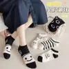 Calcetines calcetines de mujer tubo corto calcetines de verano para barco calcetines de dibujos animados lindos japoneses calcetines blancos y negros calcetines Zhuji al por mayor calcetines de mujer