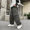 Pantalones cargo para niños, pantalones holgados de pierna ancha, pantalones largos casuales de moda para niños mayores, pantalones grises con diseño multibolsillos para otoño