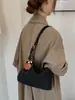 Bolsa transversal de ombro único casual personalizada da moda, textura simples, novo modelo de bolsa, bolsa almofada feminina da moda para o verão de 2026
