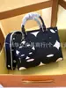 Marca de Guangzhou Bolsos de Mano para Mujer de Comercio Exterior Bolso Cruzado de Hombro Bolso de Mano de Cuero Genuino Bolso Estampado en Relieve